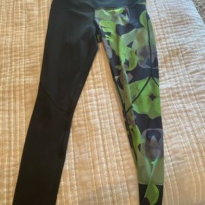 Feed Me Fight Me Dino Leggings Size Medium